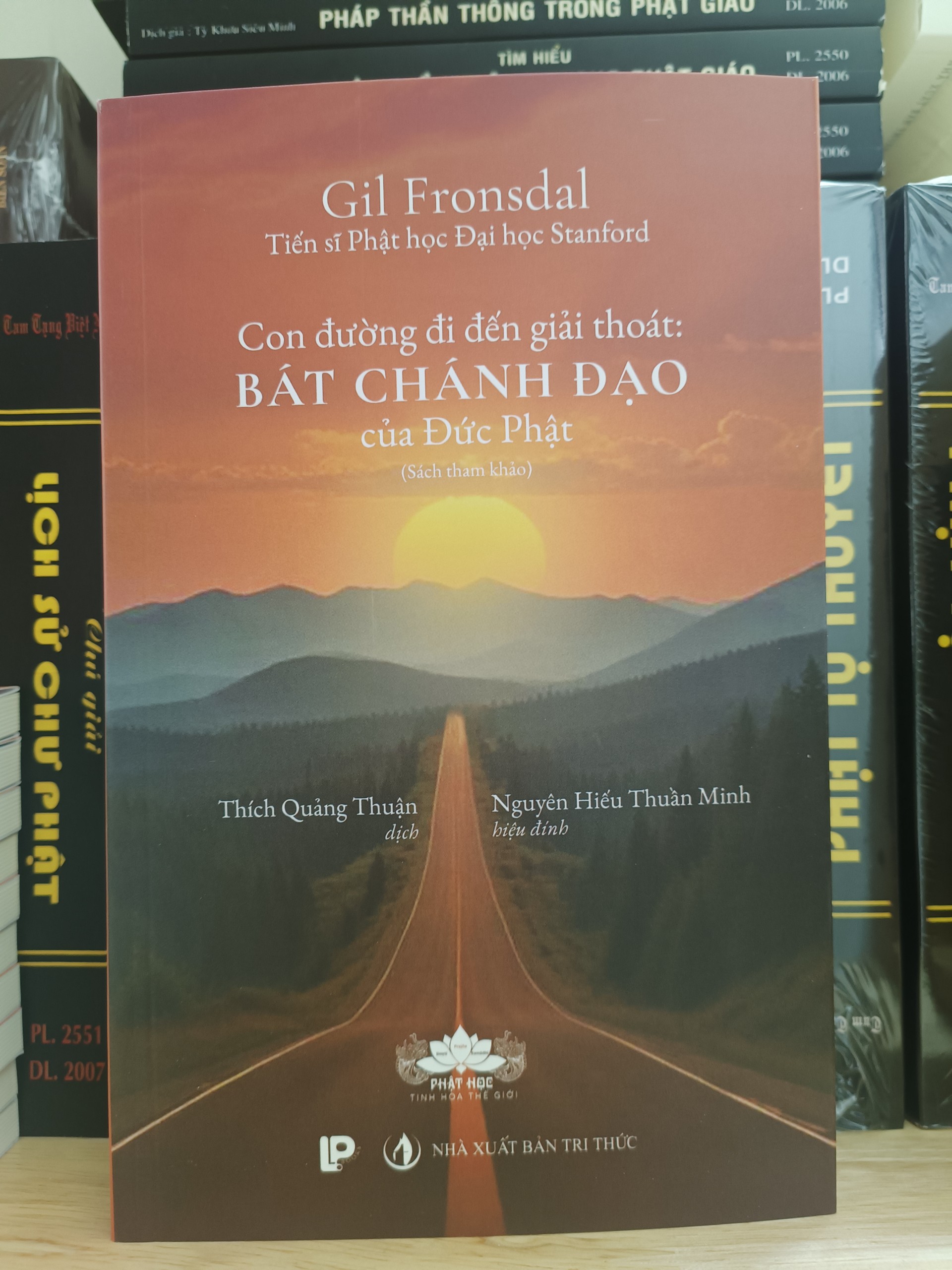 Con Đường Đi Đến Giải Thoát: Bát Chánh Đạo Của Đạo Phật - Gil Fronsdal
